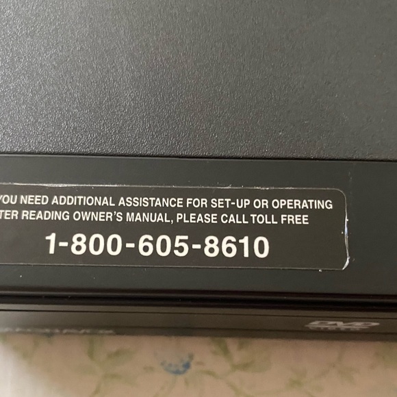 Magnavox DVD Player DP100MW8B - Picture 10 of 13